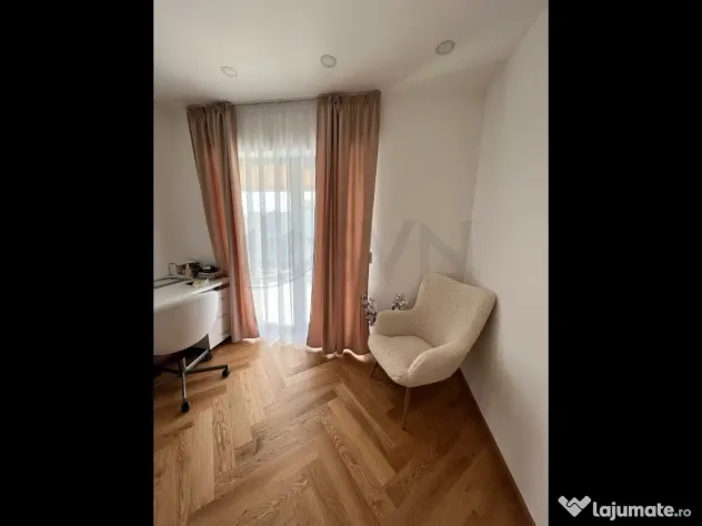 Apartament 4 camere de vanzare