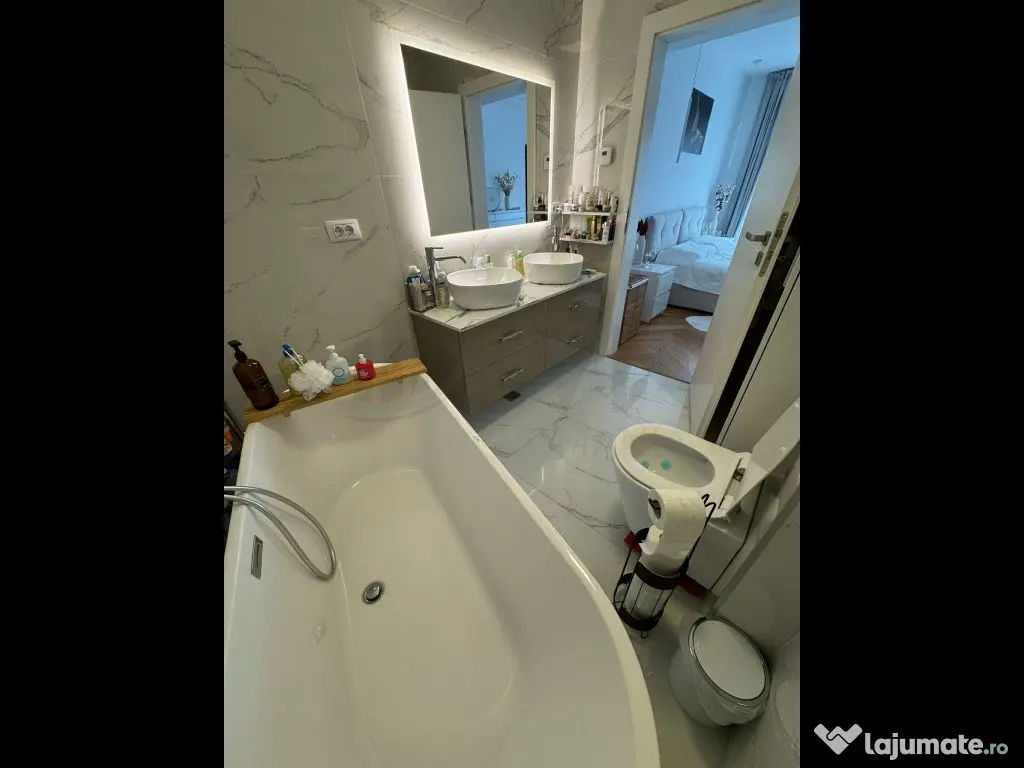 Apartament 4 camere de vanzare