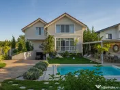 Vila superba cu piscina Otopeni drum privat 