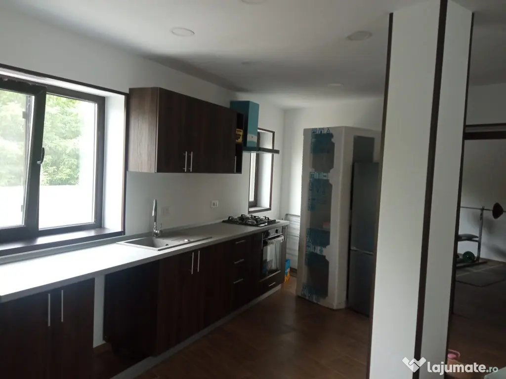Vând apartament decomandat în Dancu