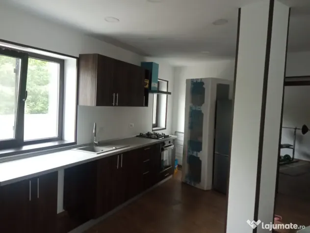 Vând apartament decomandat în Dancu