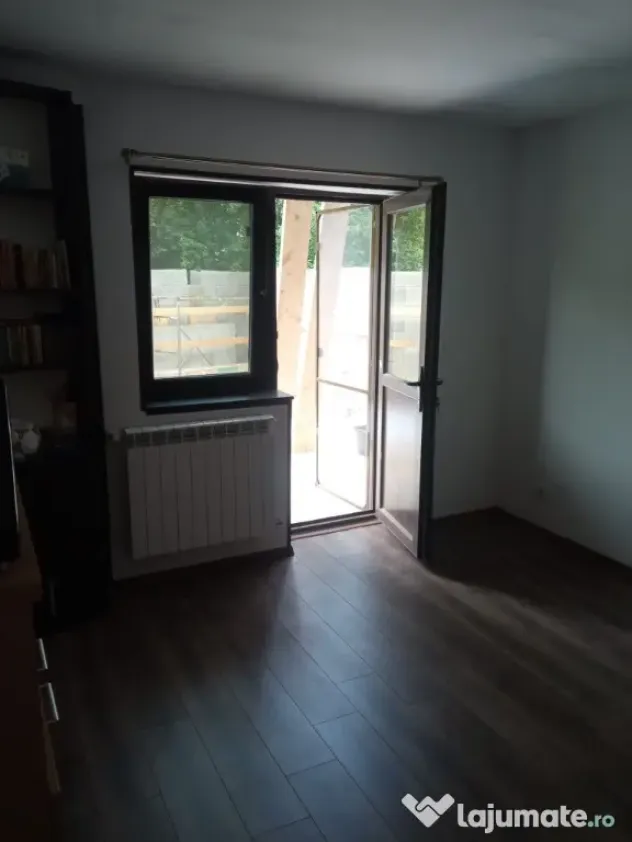 Vând apartament decomandat în Dancu