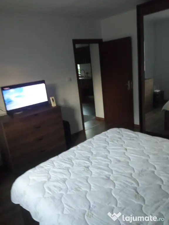 Vând apartament decomandat în Dancu