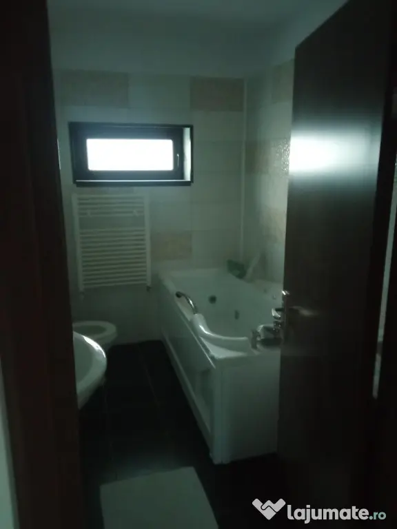 Vând apartament decomandat în Dancu