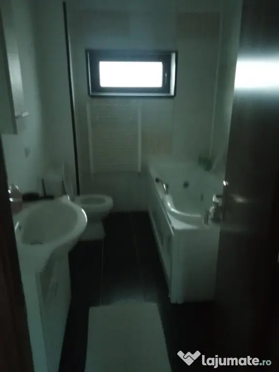 Vând apartament decomandat în Dancu