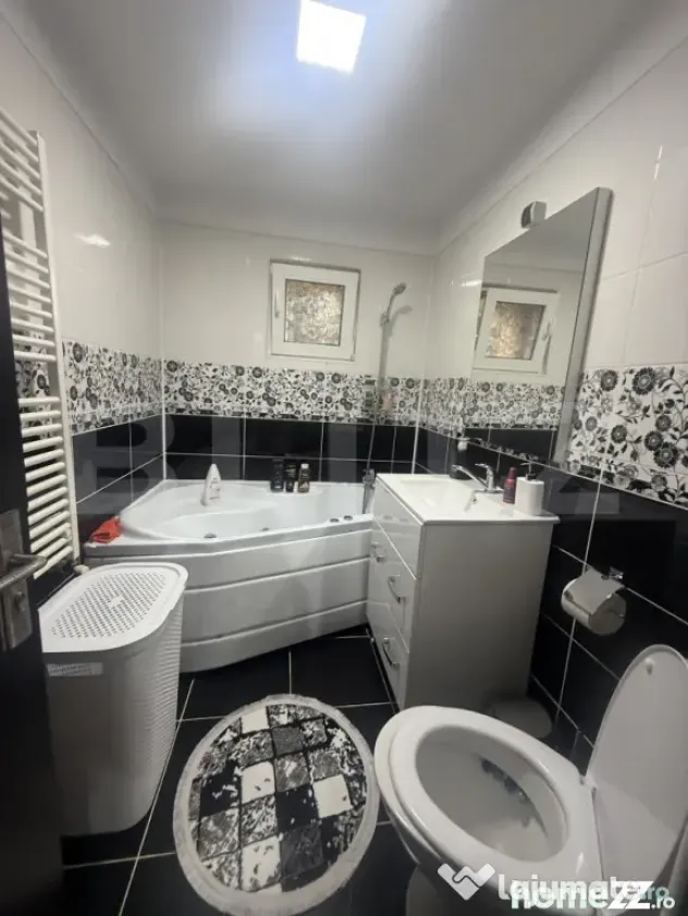 Apartament 3 camere, 70 mp, etaj 1- zona Micro 3