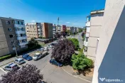 Ap 2 camere decomandat, renovat, 2 balcoane. Cartier Alfa...