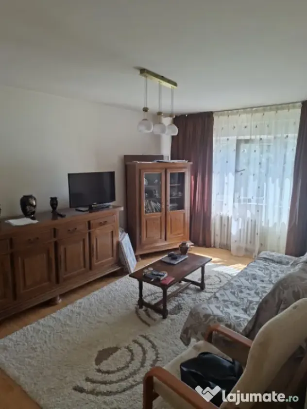 Apartament 2 camere, decomandat Craiovita Școala „Gheorgh