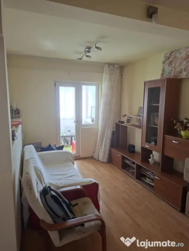 Apartament 2 camere, decomandat Craiovita Școala „Gheorgh