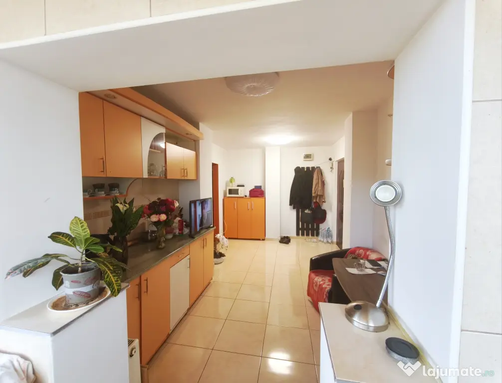 Vând apartament cu 3 camere central