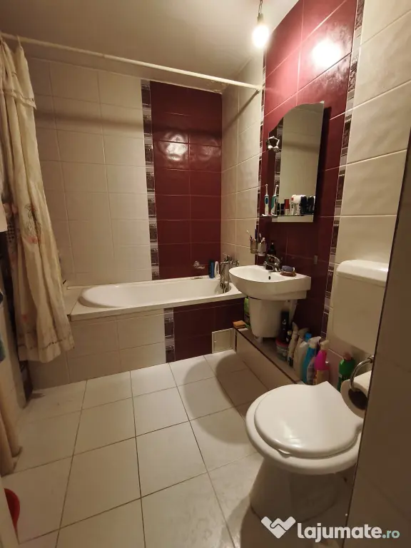 Vând apartament cu 3 camere central