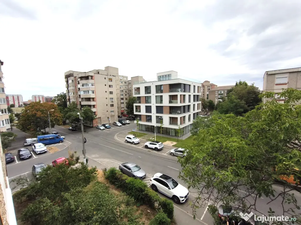 Vând apartament cu 3 camere central