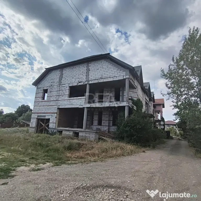 VILA Duplex 1400 m.p. Construiti si 1500 m.p. teren Domnesti