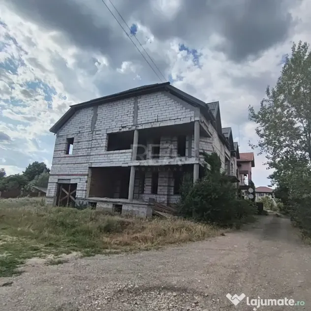 VILA Duplex 1400 m.p. Construiti si 1500 m.p. teren Domnesti