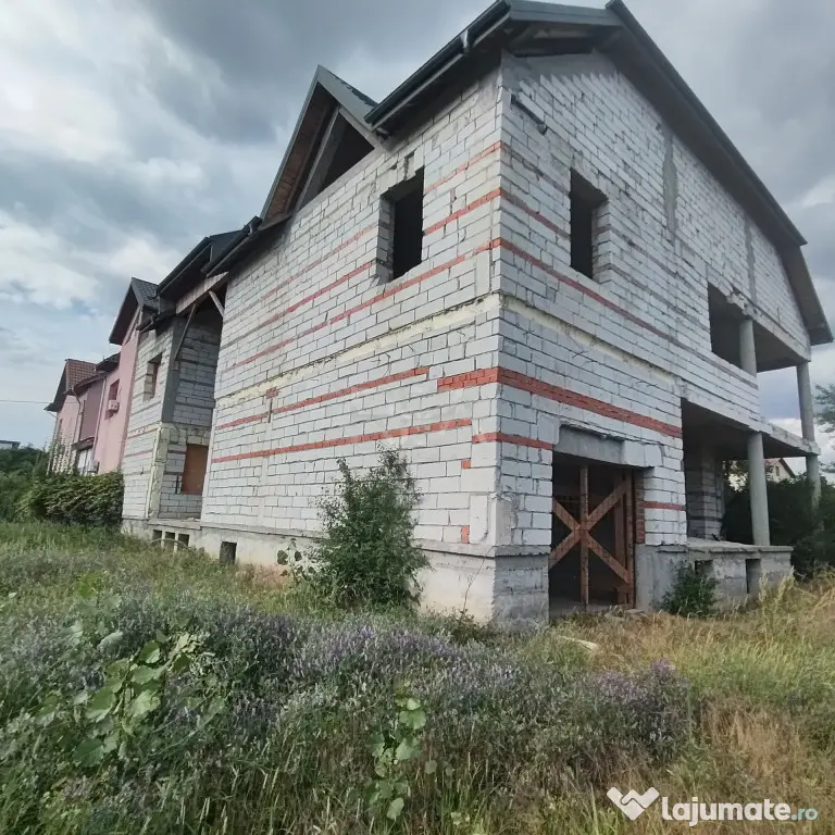 VILA Duplex 1400 m.p. Construiti si 1500 m.p. teren Domnesti