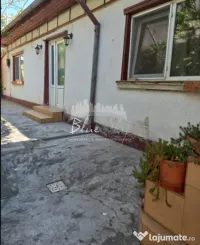 Casa batraneasca cu teren de 435mp cu utilitati si deschider 