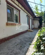 Casa batraneasca cu teren de 435mp cu utilitati si deschider