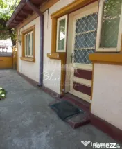 Casa batraneasca cu teren de 435mp cu utilitati si deschider