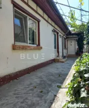 Casa batraneasca cu teren de 435mp cu utilitati si deschider 