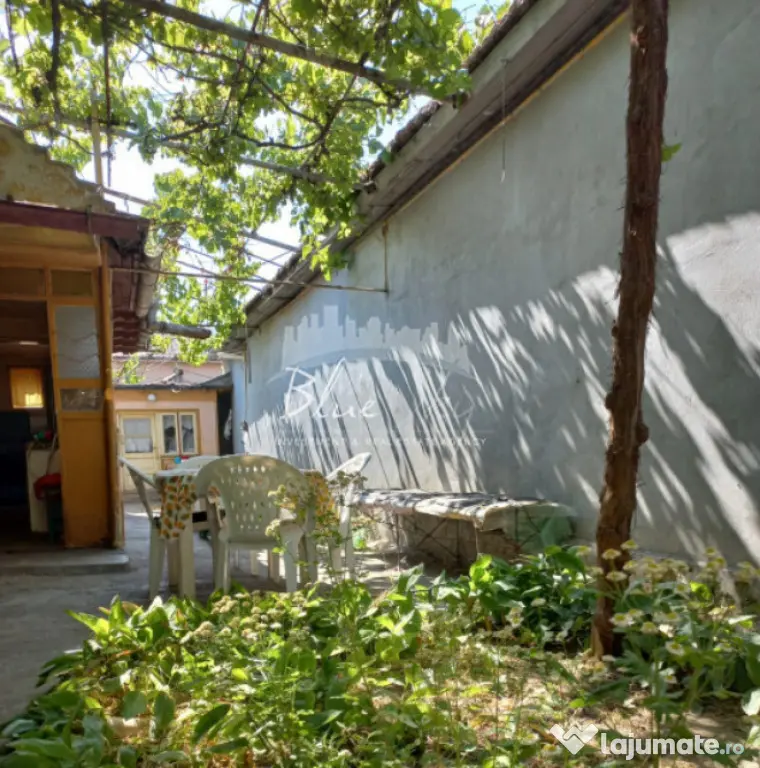 Casa batraneasca cu teren de 435mp cu utilitati si deschider