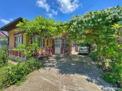 Casă batraneasca cu 3 camere-Oportunitate de Investiție...