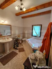 Proprietate rezidențială stil mediteranean, acces la pâr? 