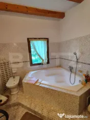 Proprietate rezidențială stil mediteranean, acces la pâr? 