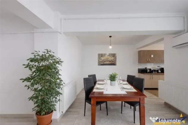 Pe 2 niveluri, Penthouse modern la bulevard, parcare, boxa,