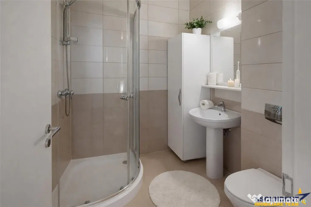Pe 2 niveluri, Penthouse modern la bulevard, parcare, boxa,