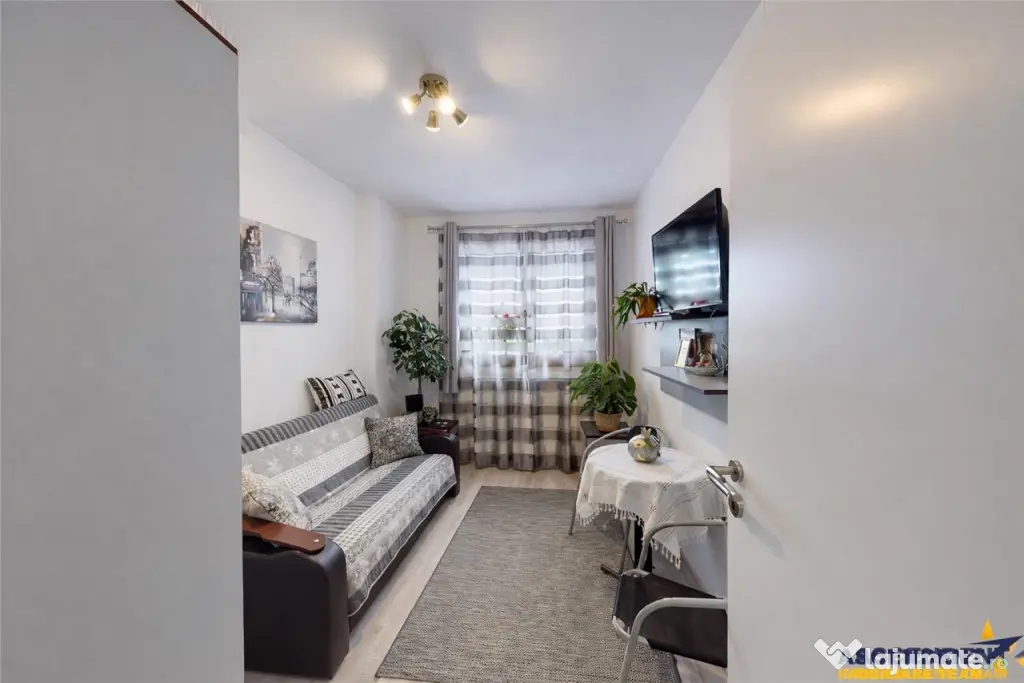 Pe 2 niveluri, Penthouse modern la bulevard, parcare, boxa,