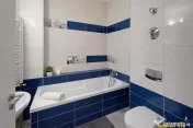 Pe 2 niveluri, Penthouse modern la bulevard, parcare, boxa, 