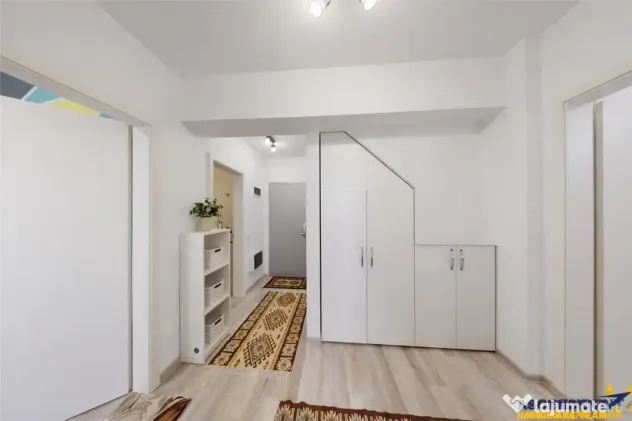 Pe 2 niveluri, Penthouse modern la bulevard, parcare, boxa,