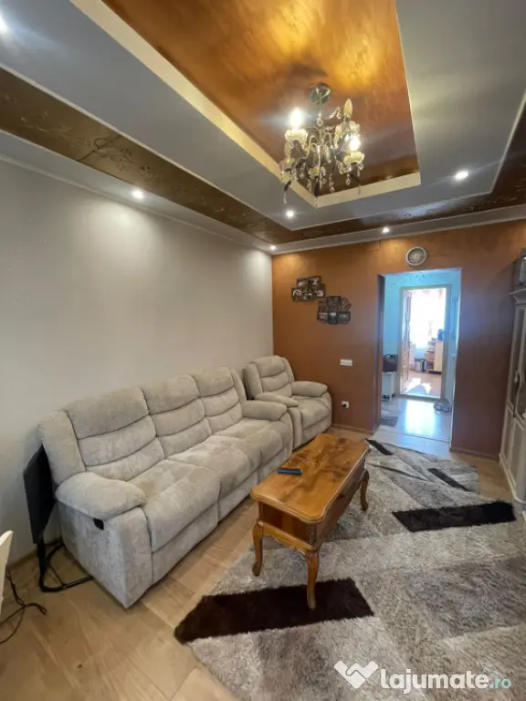 Apartament decomandat cu 3 camere, etaj 3, 2 băi, balcon ș