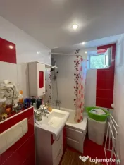 Apartament decomandat cu 3 camere, etaj 3, 2 băi, balcon ș