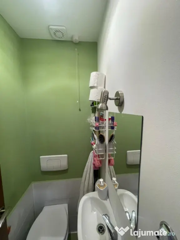 Apartament decomandat cu 3 camere, etaj 3, 2 băi, balcon ș
