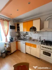 Apartament decomandat cu 3 camere, etaj 3, 2 băi, balcon ș