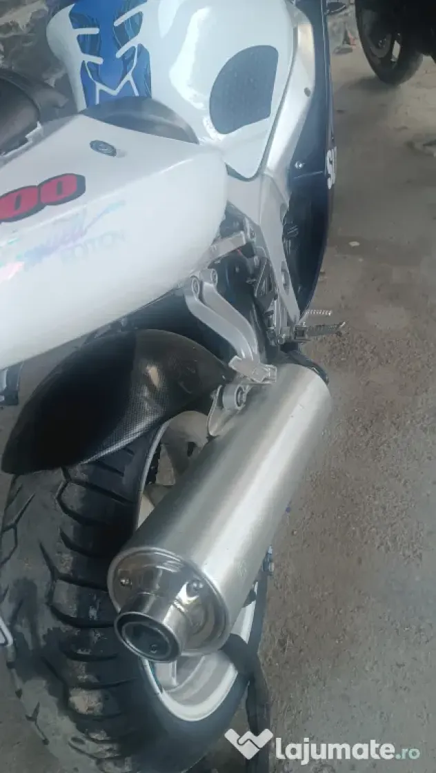 Motocicleta Suzuki GSX-R K1