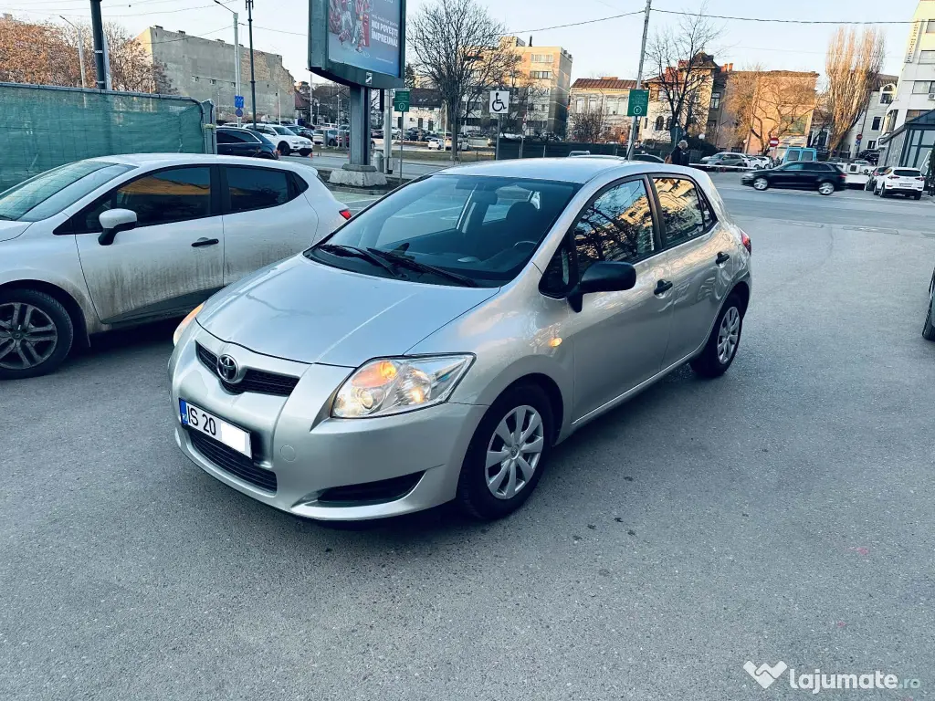 TOYOTA Auris