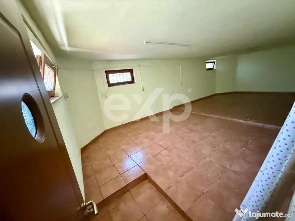 Vilă spațioasă cu teren de 1.008 mp în Ștefănești, Ar