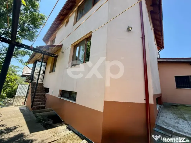 Vilă spațioasă cu teren de 1.008 mp în Ștefănești, Ar