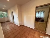 Casă cu 4 camere și un teren de 1000 mp 