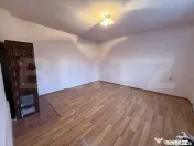 Casă cu 4 camere și un teren de 1000 mp 
