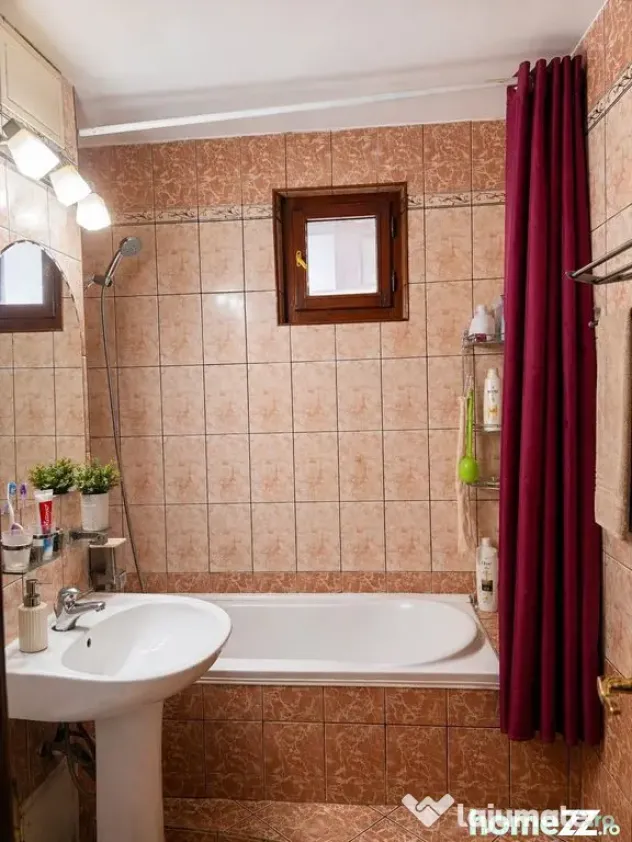De vanzare apartament cu 4 camere, Dunarea Mall, 95.000 euro