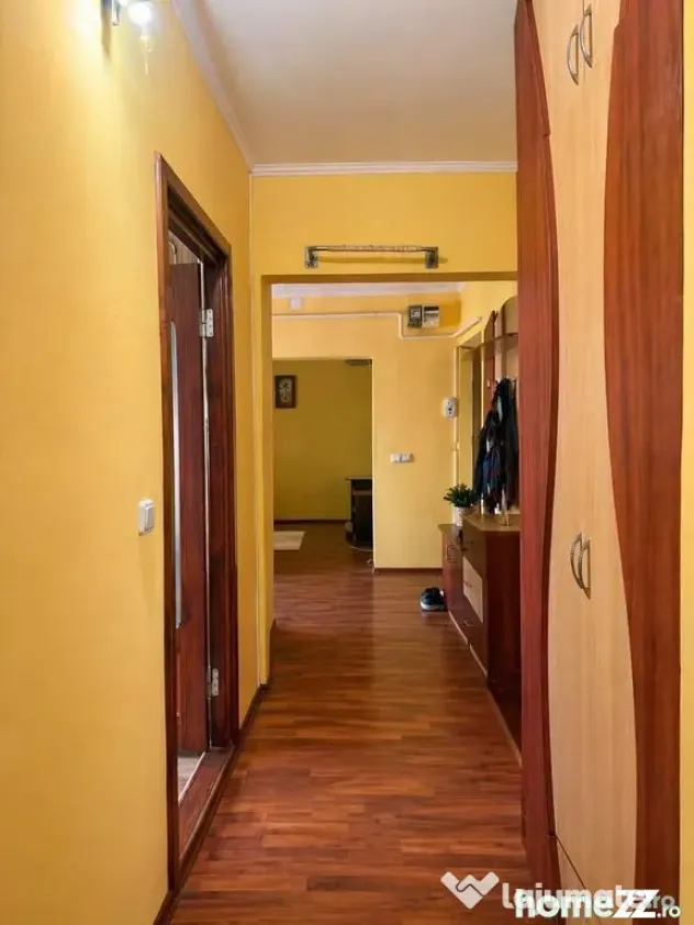 De vanzare apartament cu 4 camere, Dunarea Mall, 95.000 euro