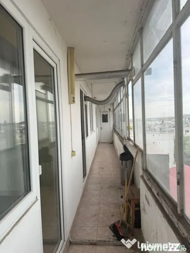 De vanzare apartament cu 4 camere, Dunarea Mall, 95.000 euro
