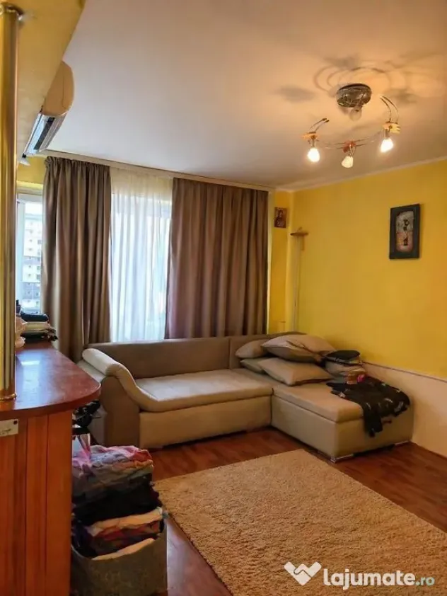 De vanzare apartament cu 4 camere, Dunarea Mall, 89.000 euro