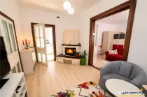 Casa situata central, cu un echilibru remarcabil intre tradi