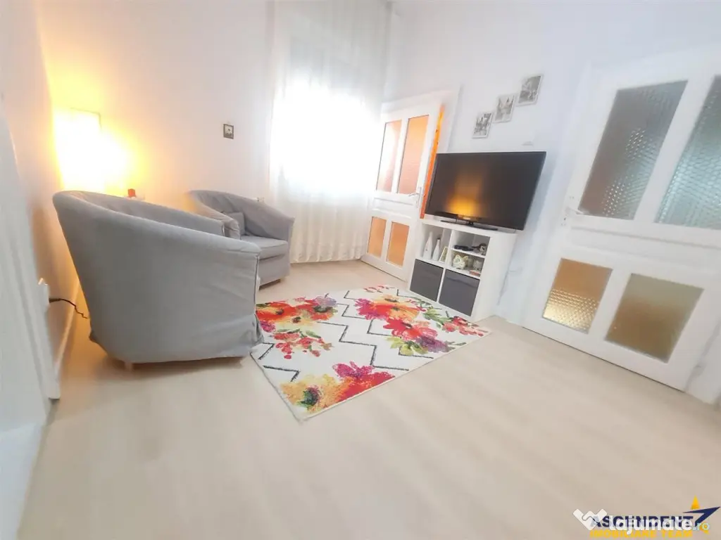 Casa situata central, cu un echilibru remarcabil intre tradi