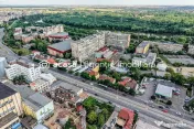 Imobil versatil D+P+E+M | Arteră principală Arad | Curt... 