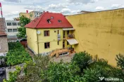 Imobil versatil D+P+E+M | Arteră principală Arad | Curt...